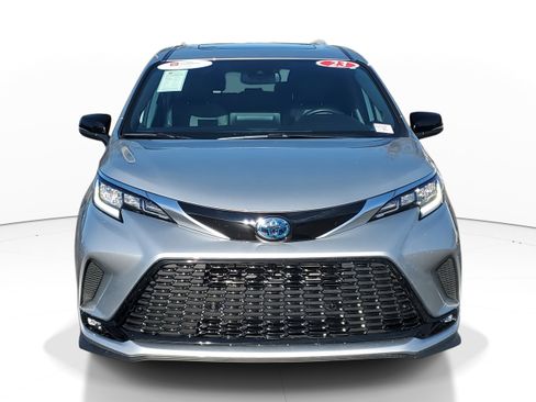 Certified 2023 Toyota Sienna XSE image 2