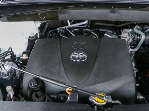 Used 2017 Toyota Highlander XLE FWD image 33