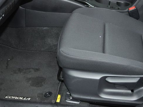 Used 2025 Toyota Corolla LE image 7