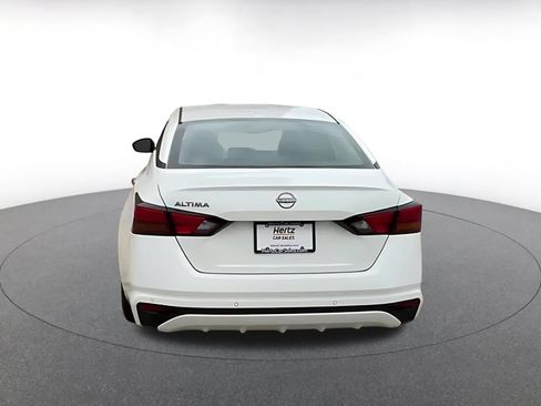 Used 2025 Nissan Altima 2.5 SV FWD image 12