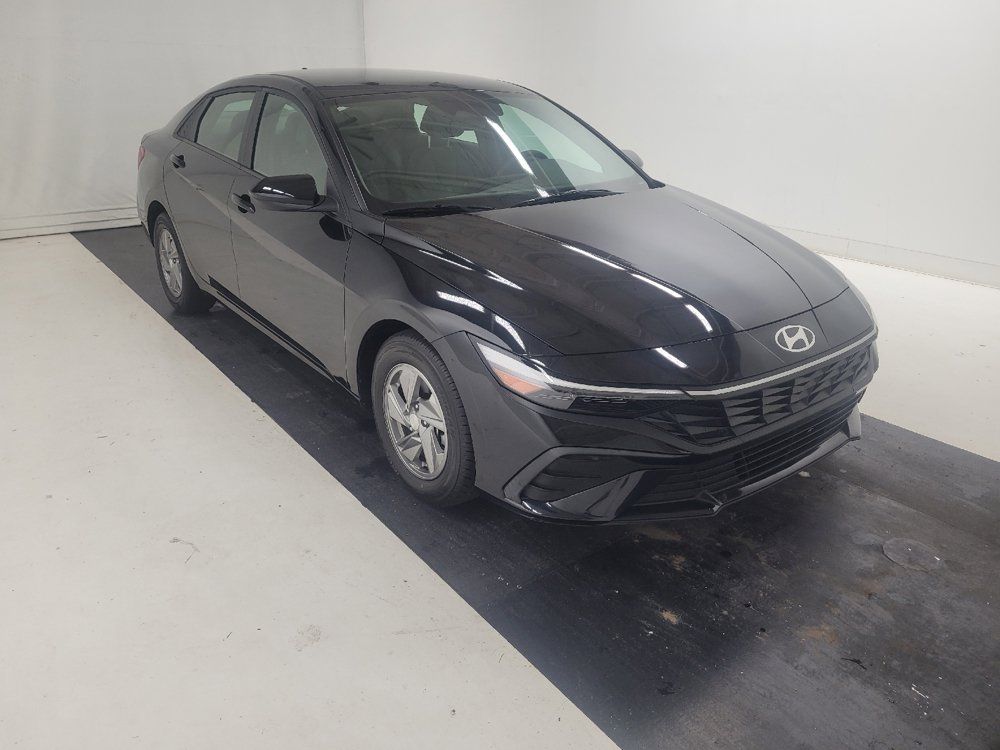 Used 2024 Hyundai Elantra SE FWD image 13
