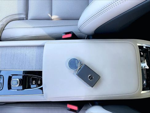 New 2026 Volvo XC90 B6 Ultra w/ Protection Package AWD/4WD image 35