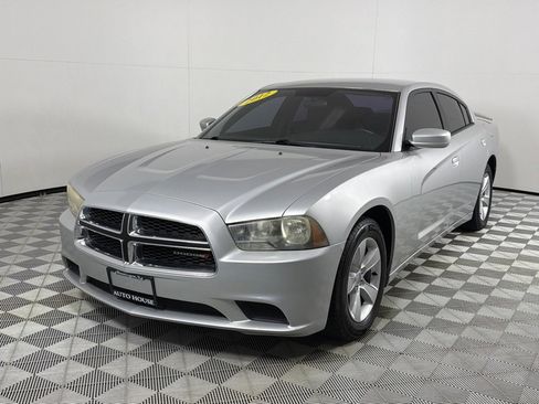 Used 2012 Dodge Charger SE RWD image 8