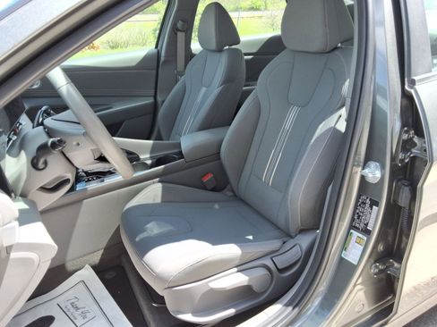 Used 2025 Hyundai Elantra SEL FWD image 30