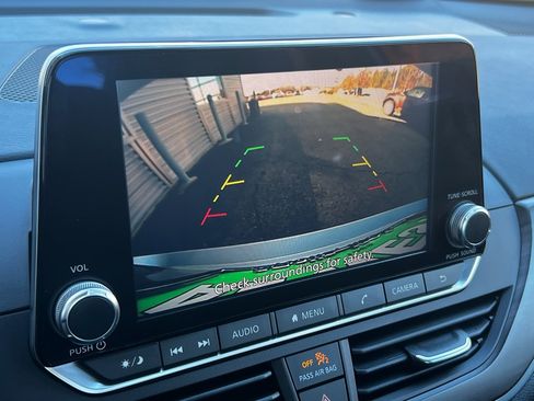 Used 2024 Nissan Altima 2.5 SV image 25