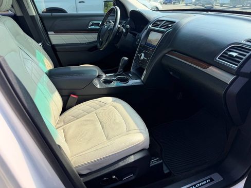 Used 2016 Ford Explorer Platinum AWD/4WD image 16