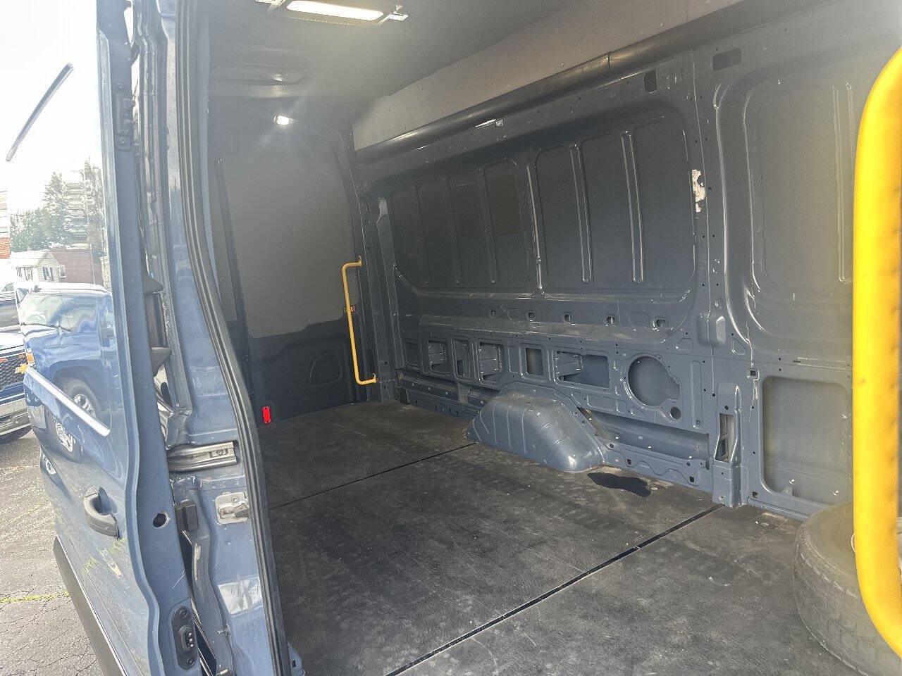 Used 2019 Ford Transit 250 148 High Roof Extended RWD image 8