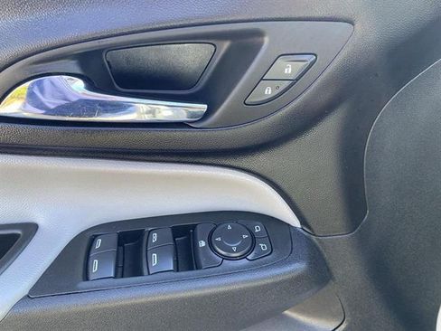Used 2024 Chevrolet Equinox LS w/ Driver Confidence II Package AWD/4WD image 6
