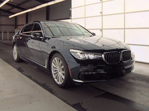 Used 2018 BMW 740i image 3
