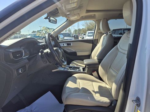 Certified 2021 Ford Explorer Platinum w/ Equipment Group 601A image 3