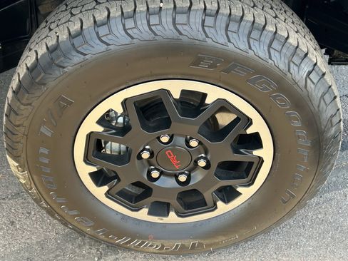 Used 2025 Toyota Tacoma TRD Off-Road AWD/4WD image 8