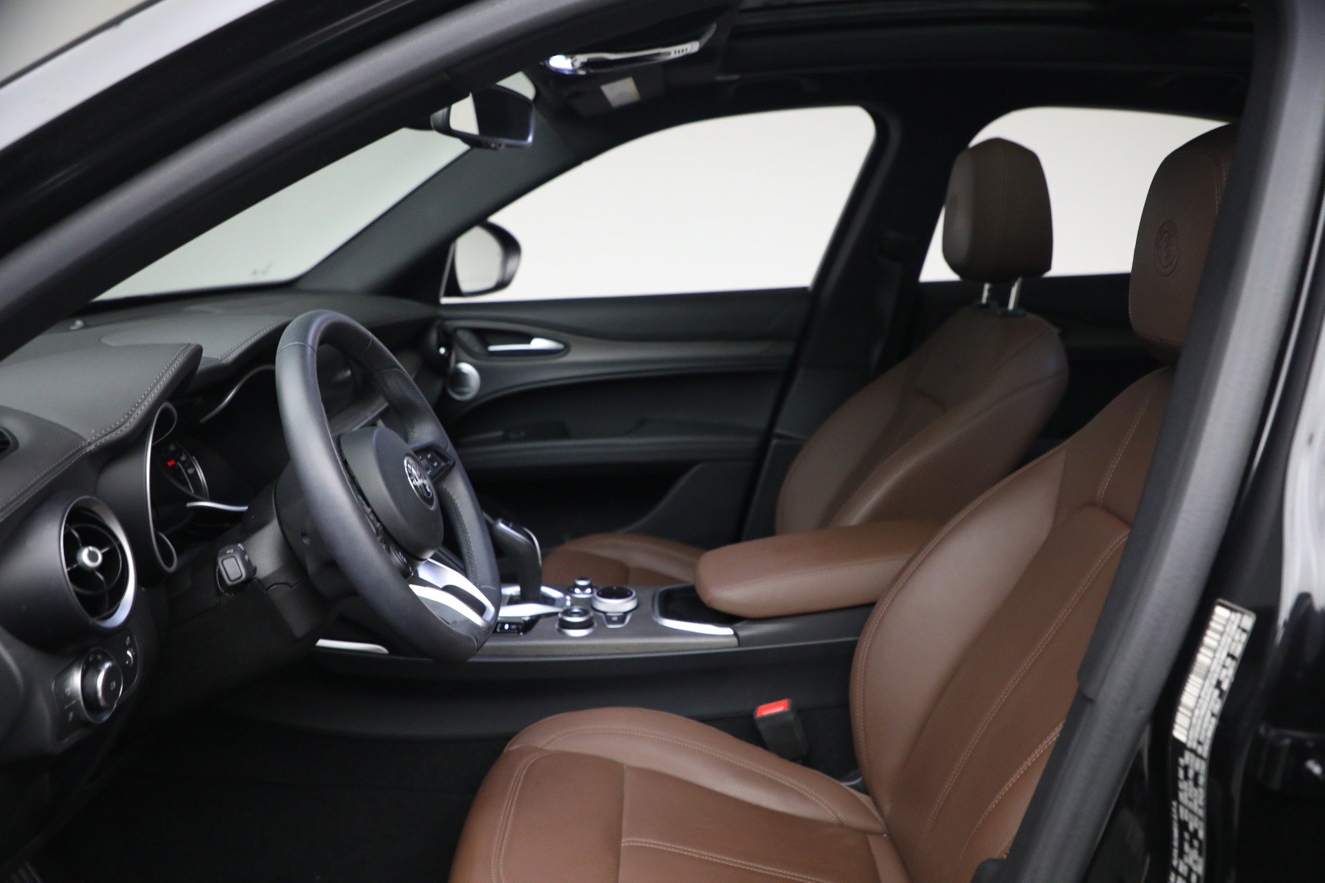 Used 2023 Alfa Romeo Stelvio Ti AWD/4WD image 18