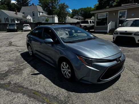 Used 2021 Toyota Corolla LE FWD image 3