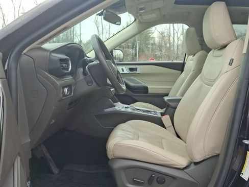 Certified 2022 Ford Explorer Platinum w/ Technology Package image 17