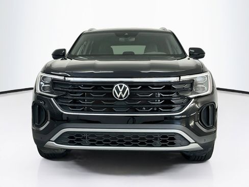 Used 2025 Volkswagen Atlas Cross Sport SE AWD/4WD image 2