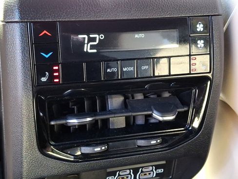 Used 2023 Jeep Grand Cherokee L Limited image 7