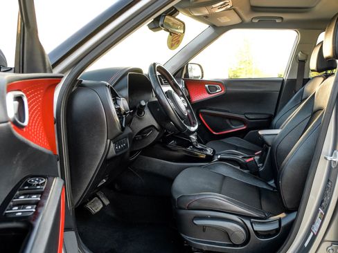 Used 2023 Kia Soul GT-Line FWD image 19