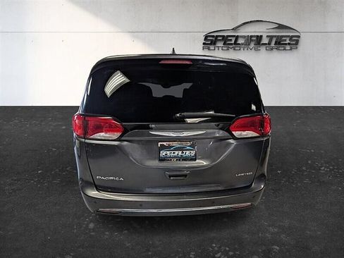Used 2017 Chrysler Pacifica Limited w/ UConnect Theater Package FWD image 8