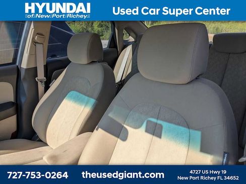Used 2010 Hyundai Elantra GLS FWD image 3