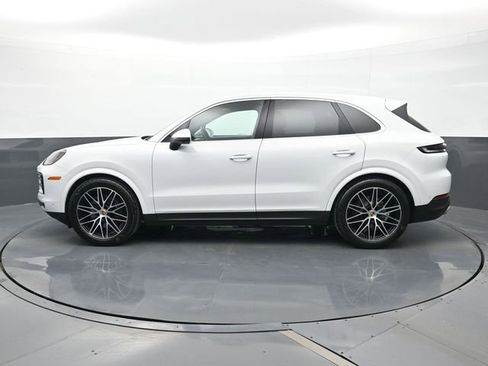 Certified 2025 Porsche Cayenne AWD/4WD image 2