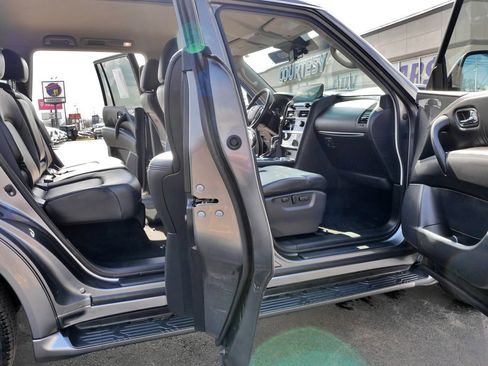 Used 2023 Nissan Armada SV image 10