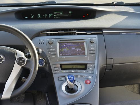 Used 2015 Toyota Prius Three image 10