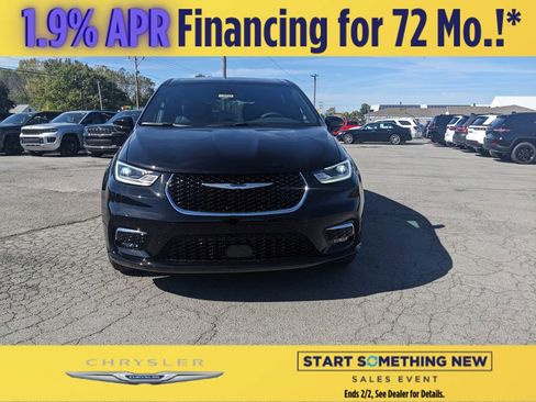 New 2026 Chrysler Pacifica Select image 5