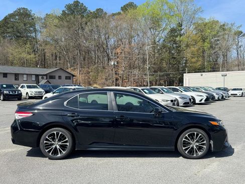 Used 2020 Toyota Camry SE image 8