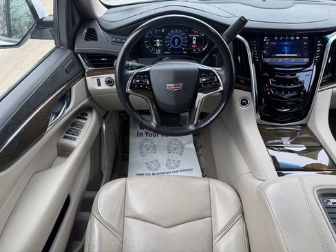 Used 2019 Cadillac Escalade Luxury image 21