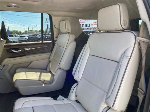 Used 2024 GMC Yukon XL Denali AWD/4WD image 18