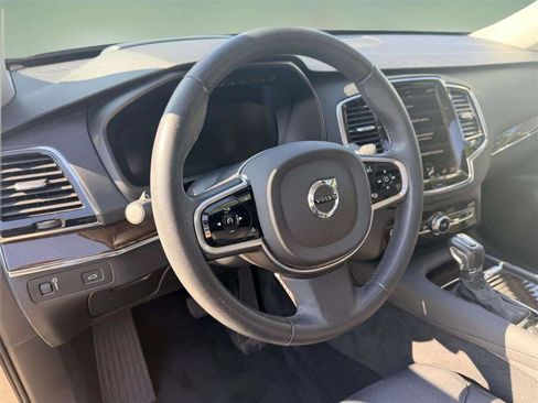 Used 2016 Volvo XC90 T6 Momentum w/ Momentum Plus Package AWD/4WD image 17
