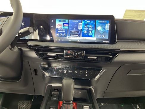 New 2026 Nissan Kicks SR w/ Illumination Package image 24