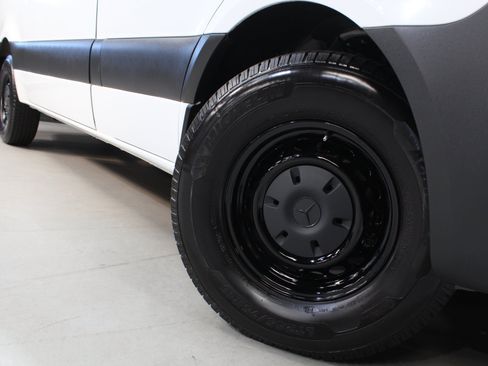 Used 2024 Mercedes-Benz Sprinter 2500 image 15