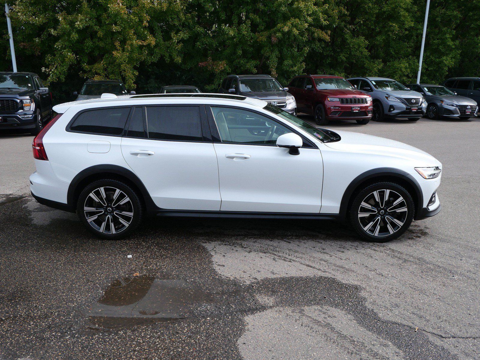 Used 2020 Volvo V60 T5 Cross Country w/ Protection Package Premier AWD/4WD image 8