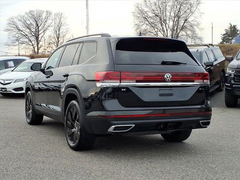 Used 2024 Volkswagen Atlas SE w/ Panoramic Sunroof Package image 3