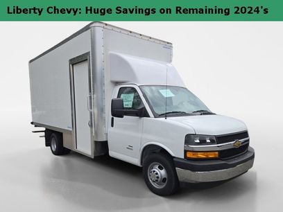 New 2024 Chevrolet Express 4500 Extended w/ Power Convenience Package