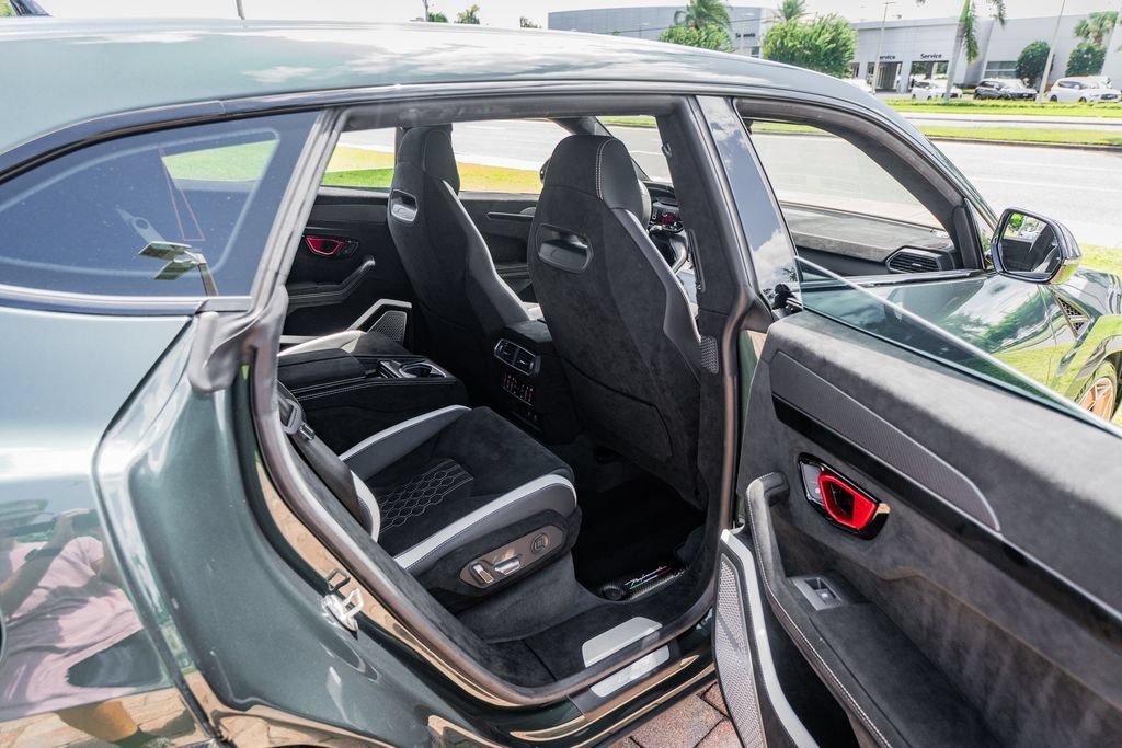 Used 2024 Lamborghini Urus Performante AWD/4WD image 49