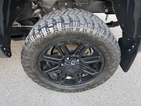 Used 2017 Toyota Tundra SR5 w/ SR5 Upgrade Package AWD/4WD image 9
