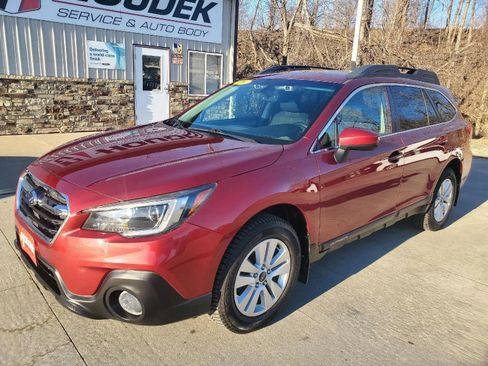 Used 2019 Subaru Outback 2.5i Premium image 3