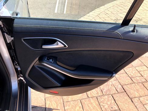 Used 2014 Mercedes-Benz CLA 250 4MATIC image 28