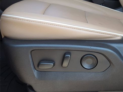 Used 2023 Chevrolet Suburban Premier w/ Premium Package image 10