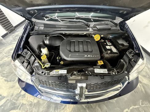 Used 2017 Dodge Grand Caravan SE image 23