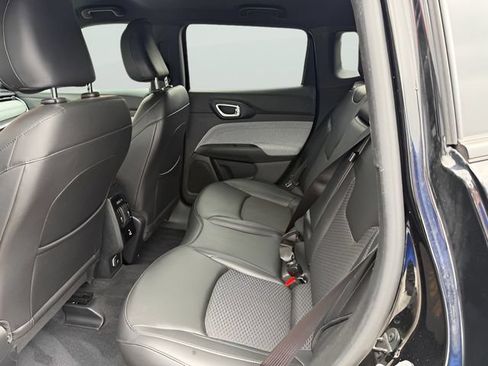 Used 2023 Jeep Compass Latitude w/ Convenience Group AWD/4WD image 13