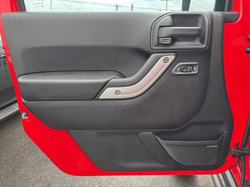 Used 2016 Jeep Wrangler Unlimited Rubicon w/ Connectivity Group image 47