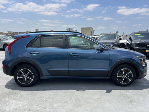 Certified 2023 Kia Niro EX FWD image 9