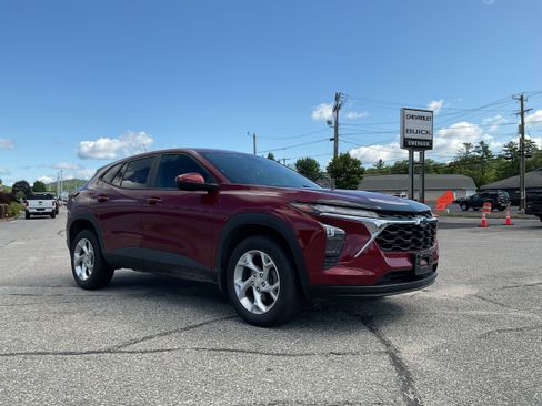 Certified 2024 Chevrolet Trax LS w/ LS Convenience Package image 3