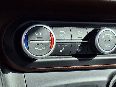 Used 2018 Alfa Romeo Stelvio Ti Sport image 24