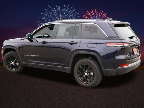 Used 2024 Jeep Grand Cherokee Limited w/ Luxury Tech Group II AWD/4WD image 8