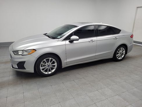 Used 2019 Ford Fusion SE FWD image 2
