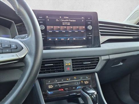 Used 2025 Volkswagen Jetta SE FWD image 13